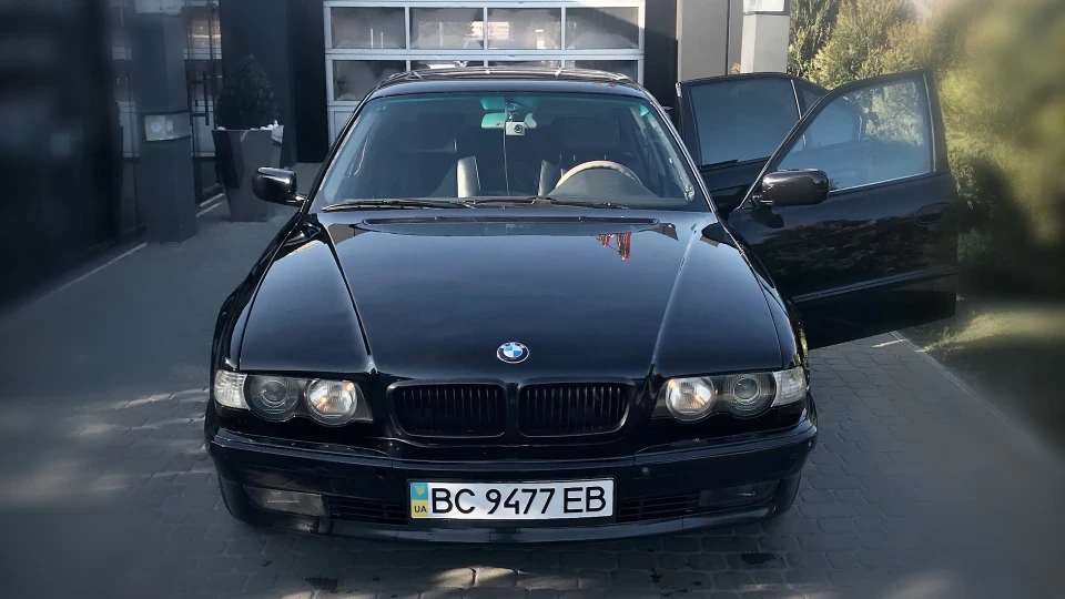 BMW 7 series Чорний чорний бумер