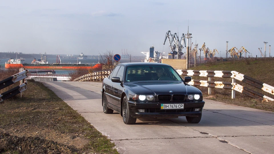 BMW 7 series Чорні перли 3