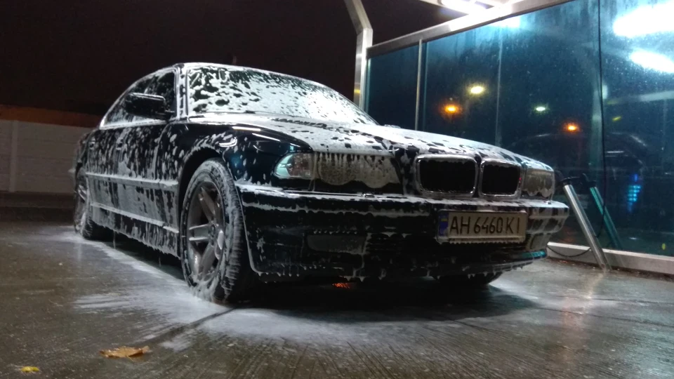 BMW 7 series Cosmosschwarz metallic 2