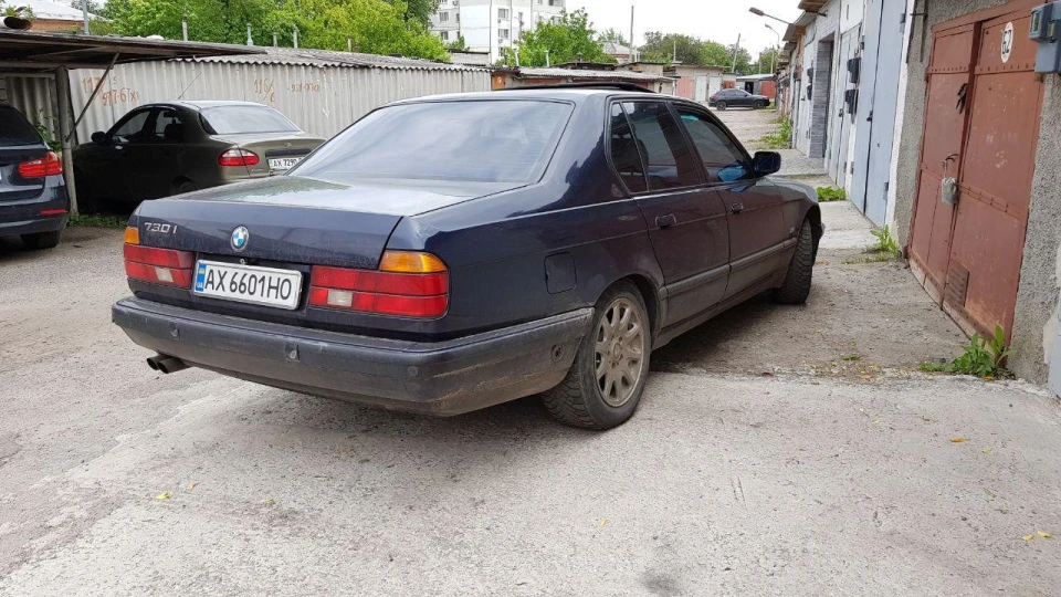 BMW 7 series Диванчик на V8 2