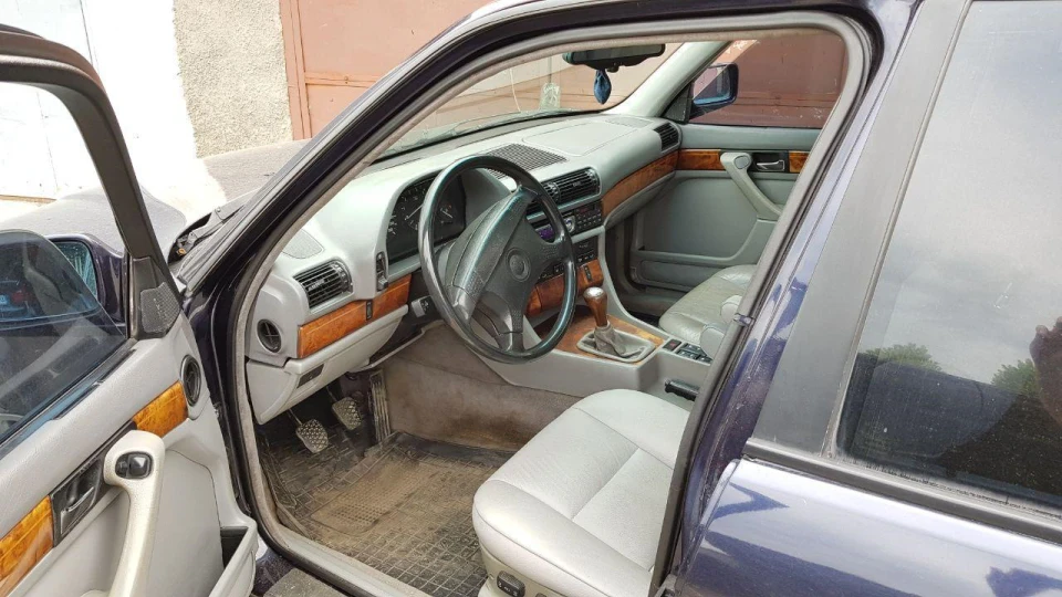 BMW 7 series Диванчик на V8 3