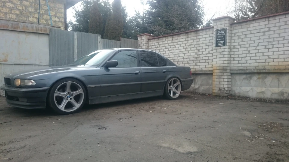BMW 7 series Dropped style 4