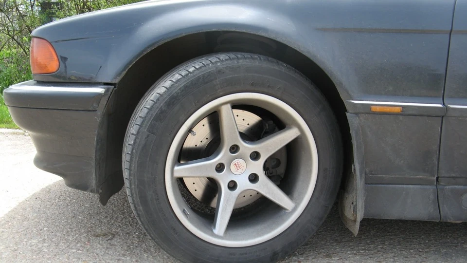 BMW 7 series E38 4
