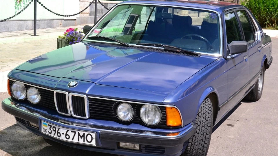 BMW 7 series Блакитна 3,5 газ-бензин 2