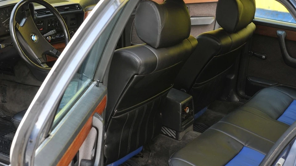 BMW 7 series Блакитна 3,5 газ-бензин 5