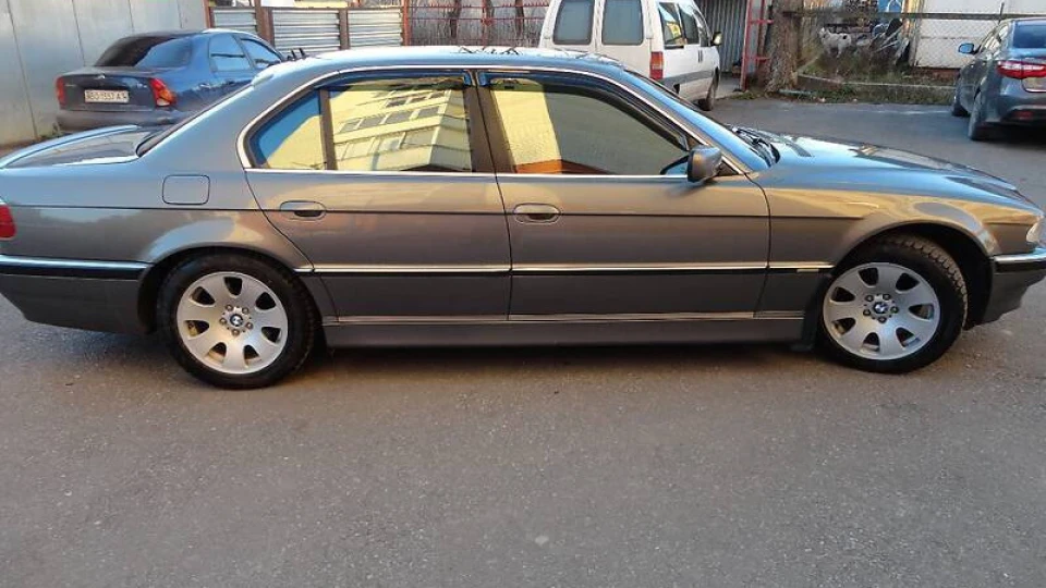 BMW 7 series Individual 4
