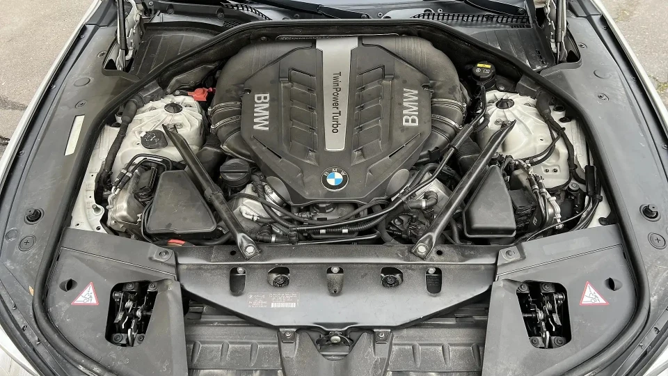 BMW 7 series M Twin power turbo 3