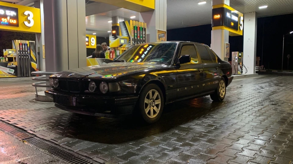 BMW 7 series M60 B30 2