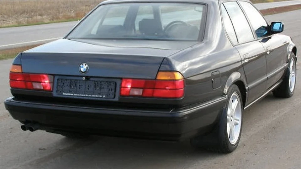 BMW 7 series M60B30 V8 3