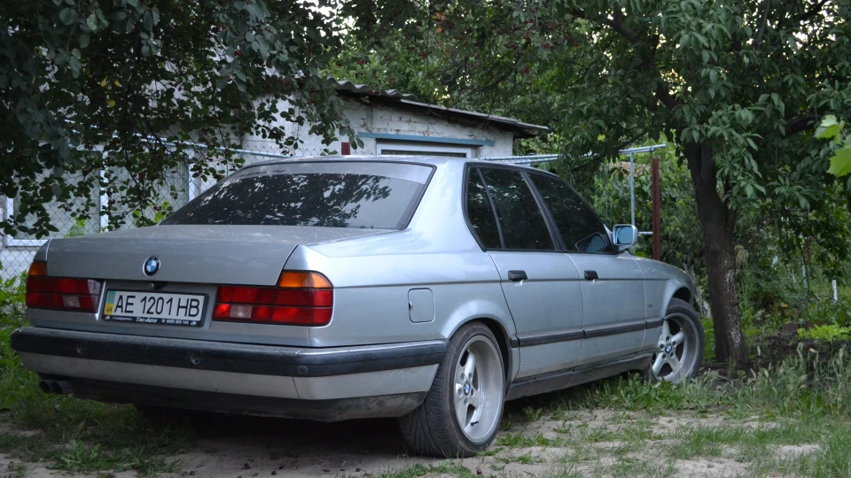 BMW 7 series M60B30 3