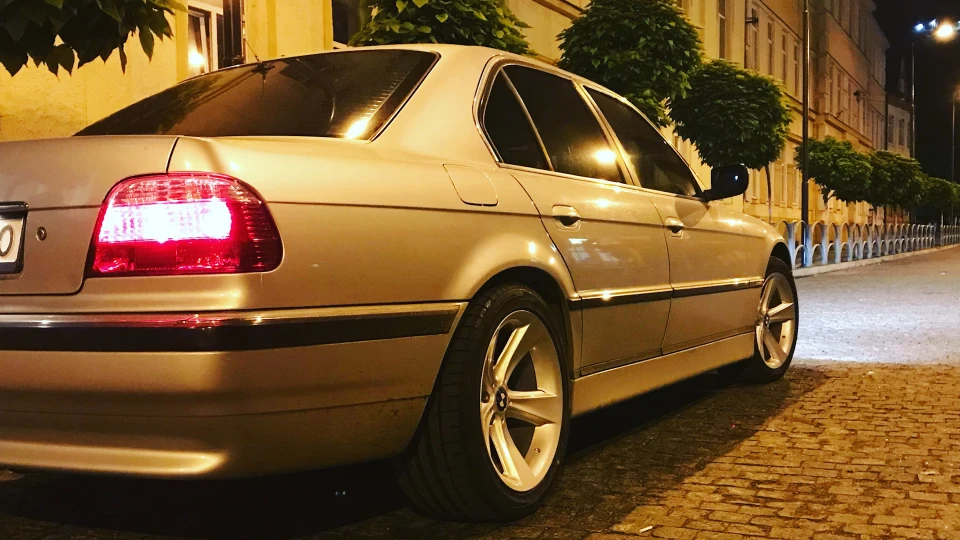 BMW 7 series M62B44TU 2