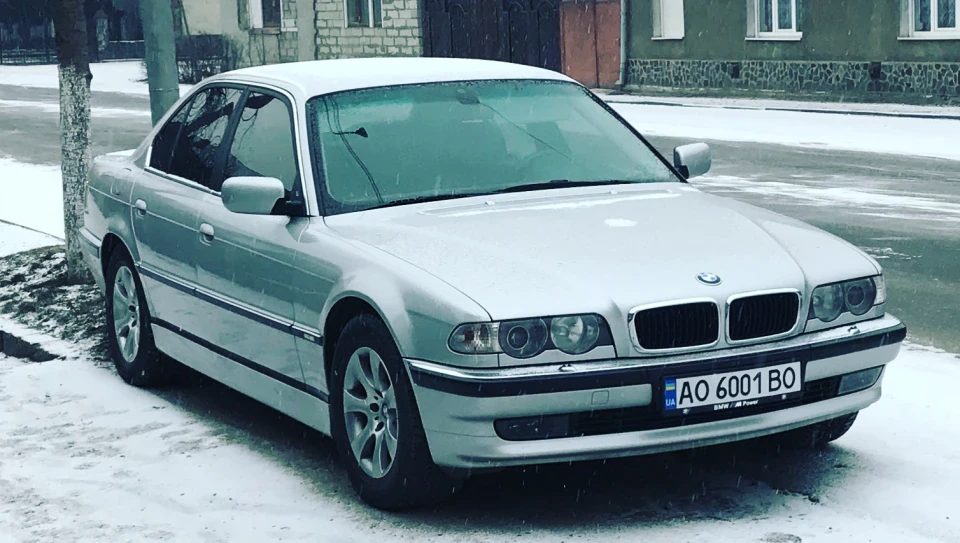 BMW 7 series M62B44TU 3