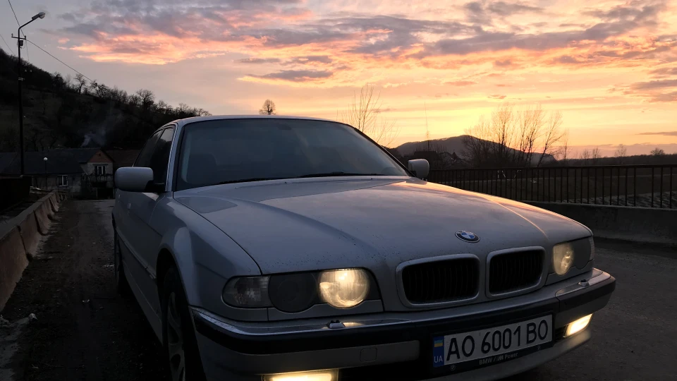 BMW 7 series M62B44TU 5