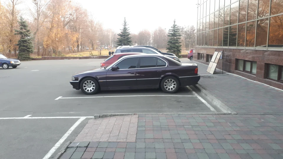 BMW 7 series МЕДОЇД 2
