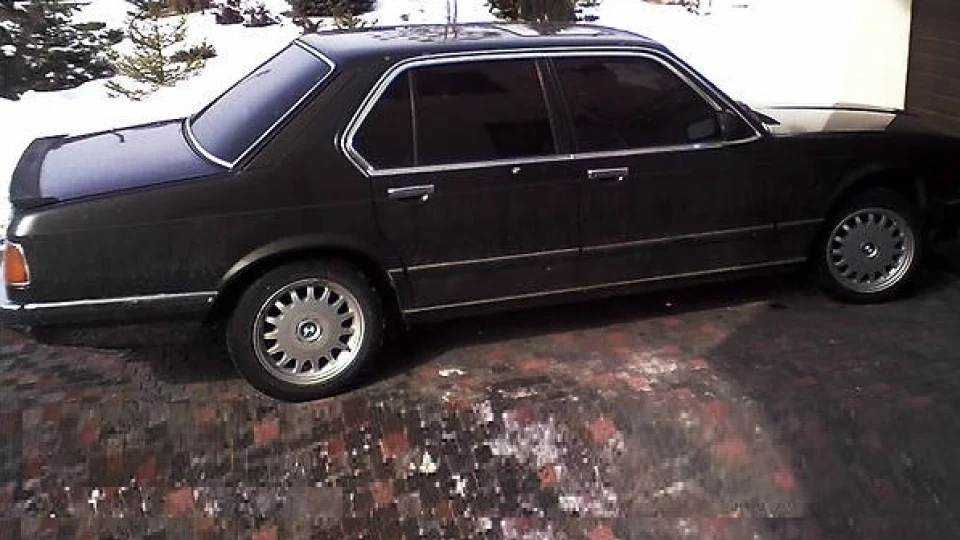 BMW 7 series Old school is the best 4