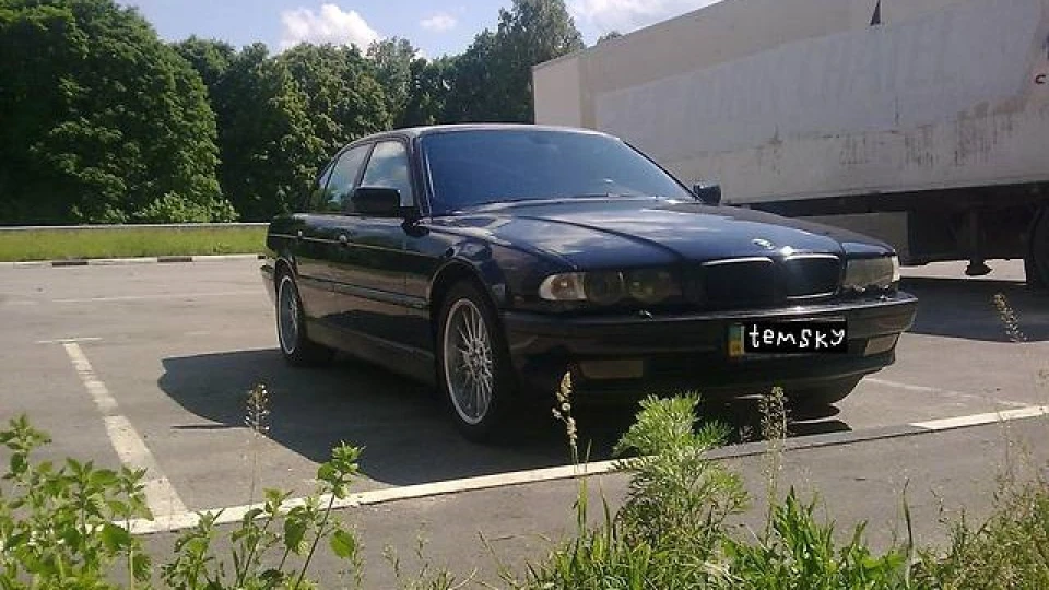 BMW 7 series ORIENTBLAU METALLIC 2