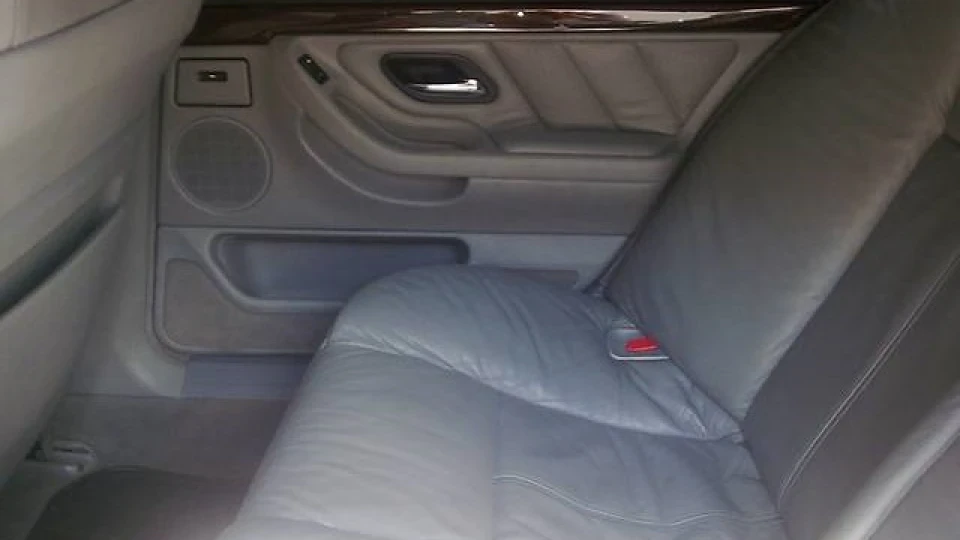BMW 7 series ORIENTBLAU METALLIC 4
