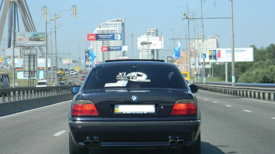 BMW 7 series ORIENTBLAU 2