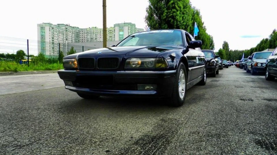 BMW 7 series ORIENTBLAU 4