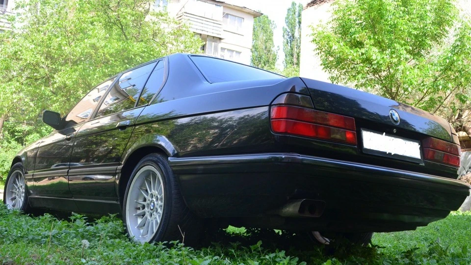 BMW 7 series Schwarz 3