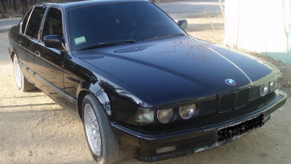 BMW 7 series Schwarz 4