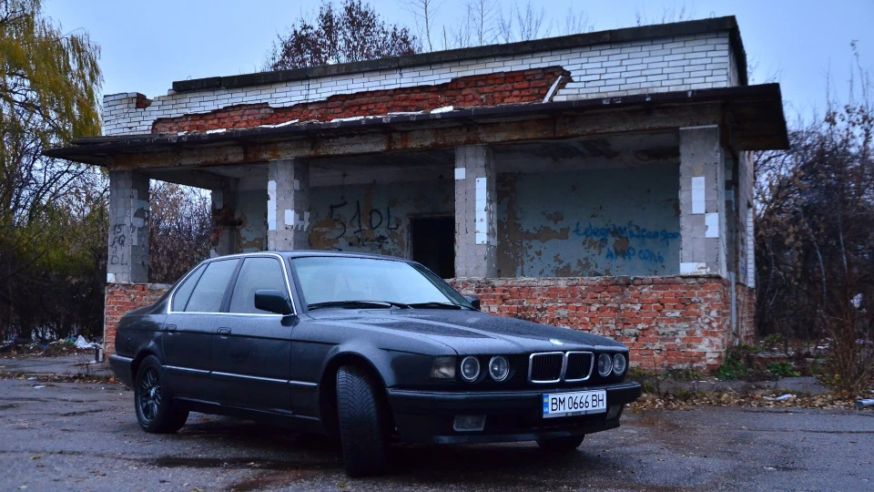 BMW 7 series Оселедець 4