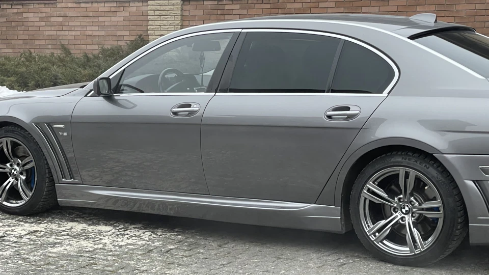 BMW 7 series сіра 760LI 3