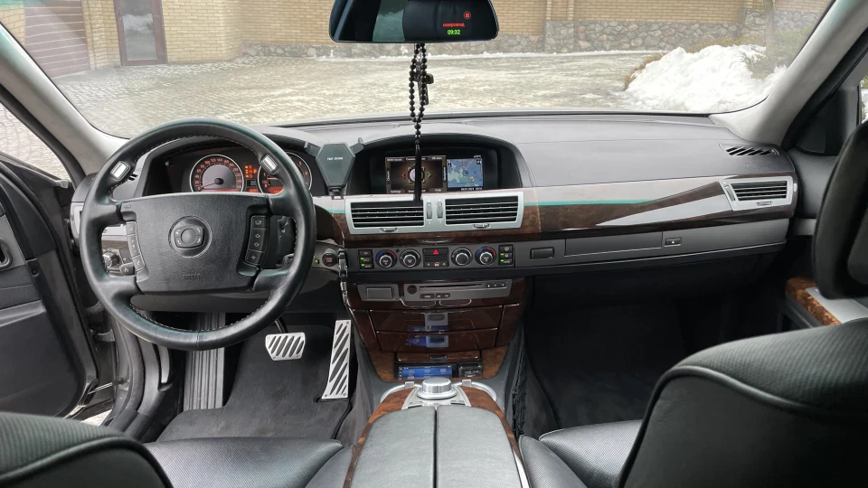 BMW 7 series сіра 760LI 5