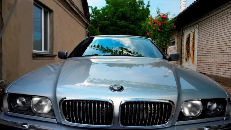 BMW 7 series Сріблястий крейсер. 3