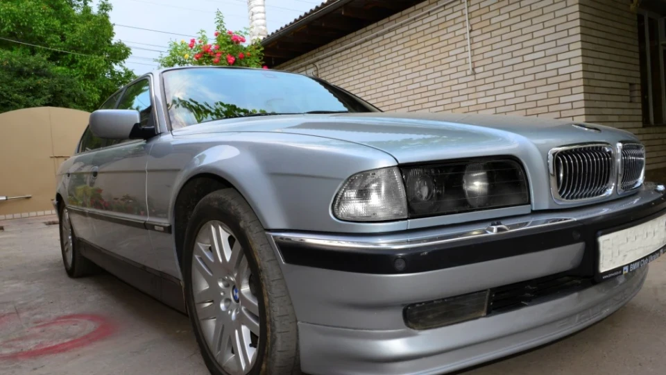 BMW 7 series Сріблястий крейсер. 4
