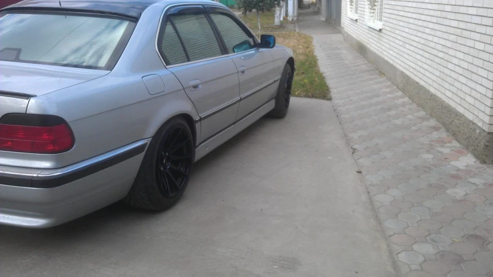 BMW 7 series Сріблястий крейсер. 5