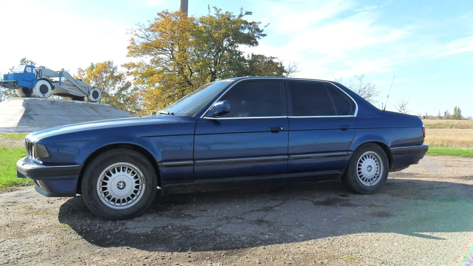 BMW 7 series синій металік 735i хутро. 3