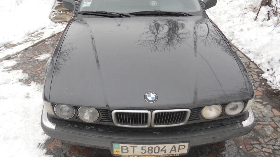 BMW 7 series V-8 M60B30 2