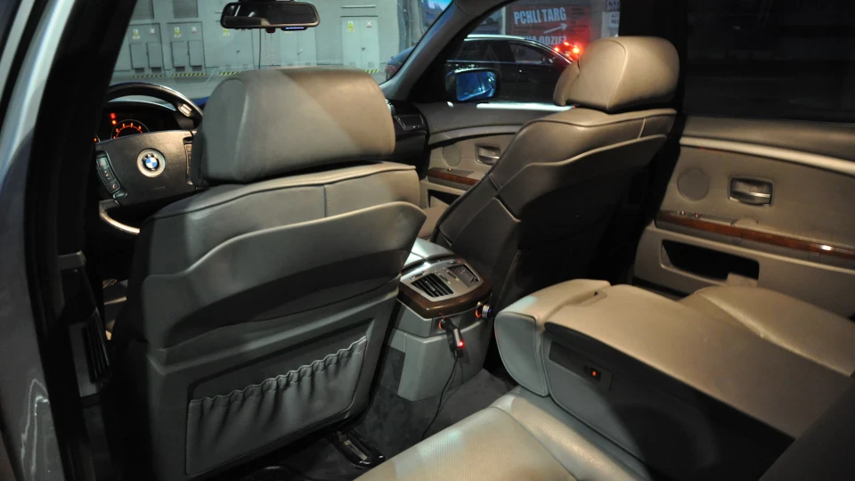 BMW 7 series V8 3