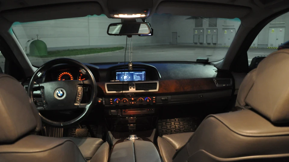 BMW 7 series V8 4