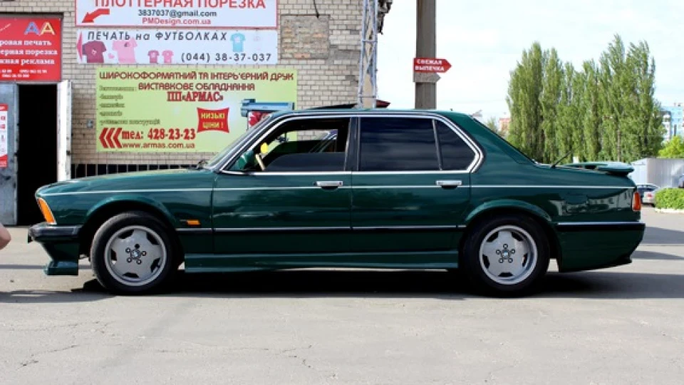 BMW 7 series Зелена 2