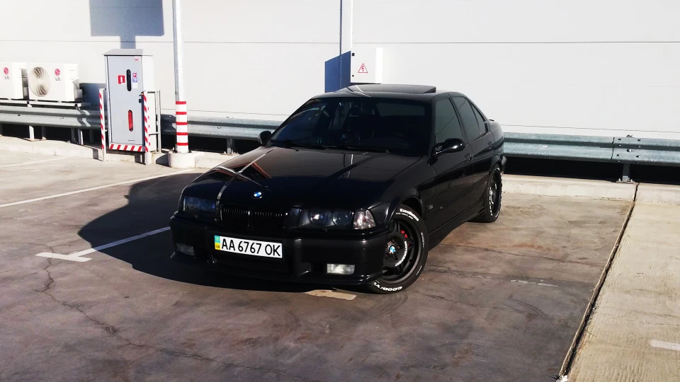BMW M3 Е36 Sedan Individual 3