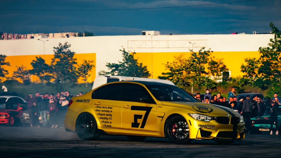 BMW M3 Golden Bitch 5