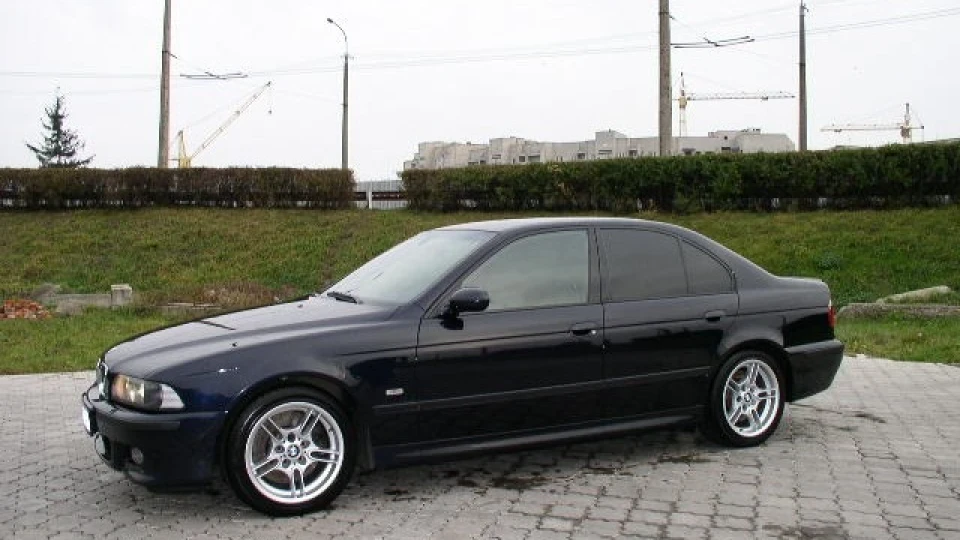 BMW M5 4