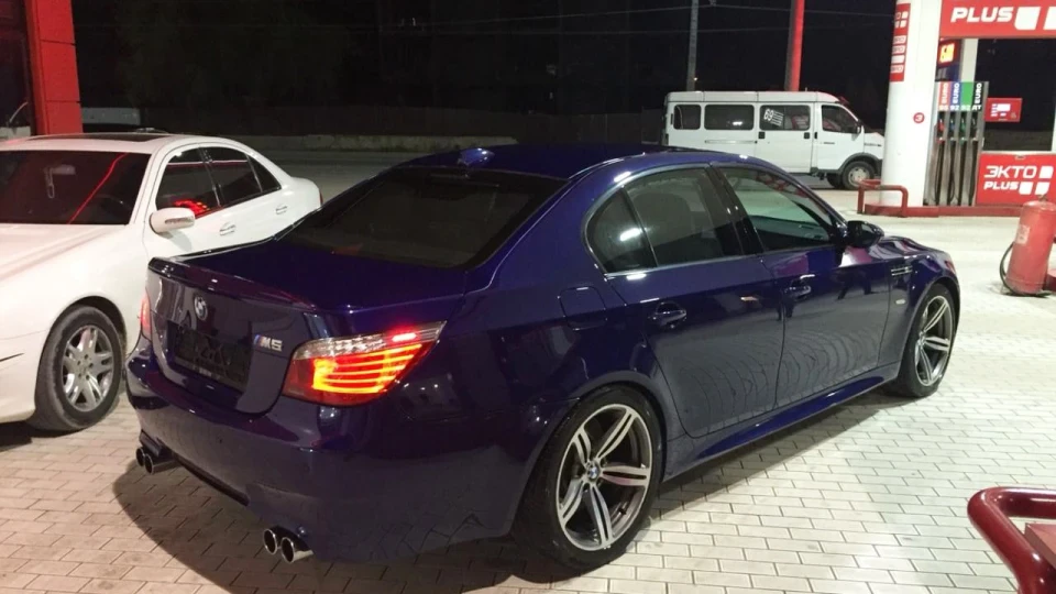 BMW M5 4