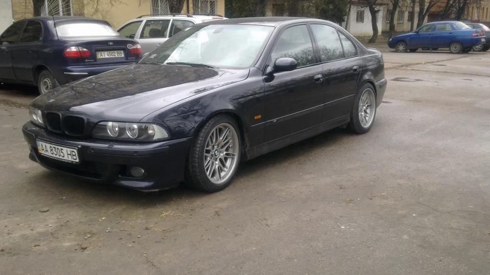 BMW M5 5 літрів атмос