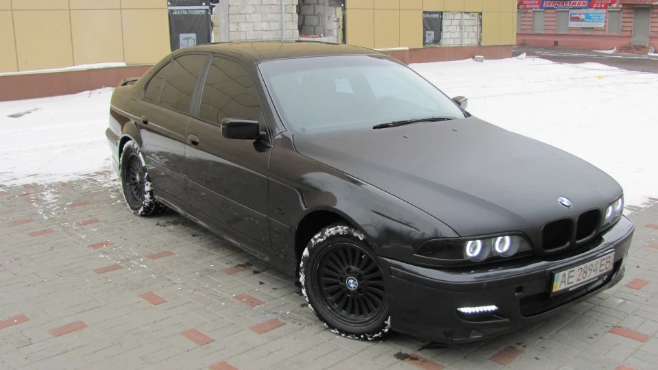 BMW M5 528i
