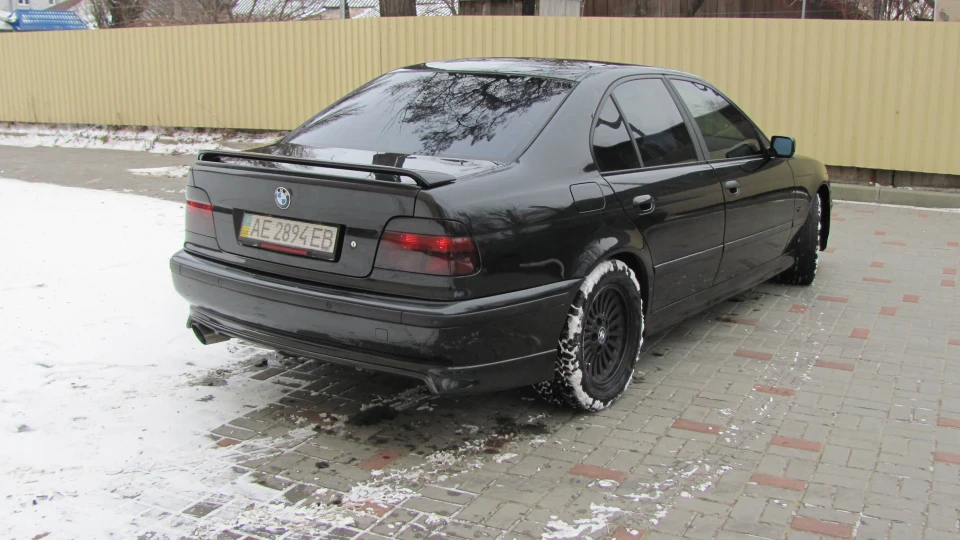 BMW M5 528i 4