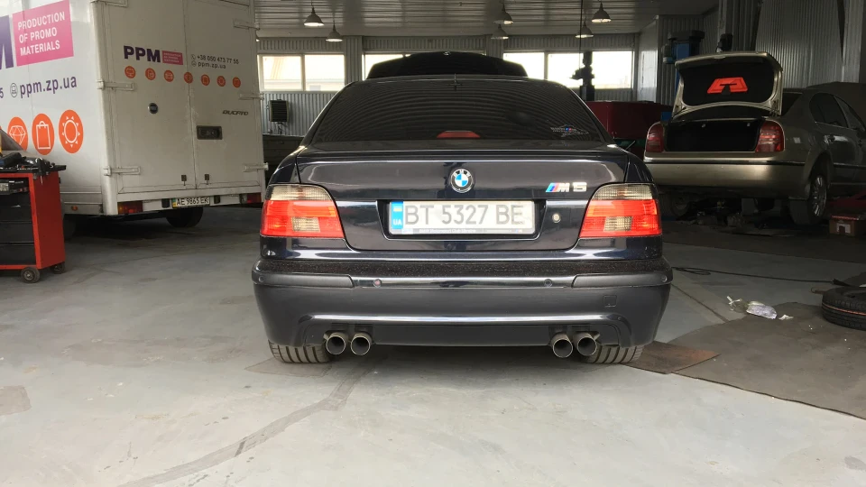 BMW M5 /// Carbon Black*lighte* 3