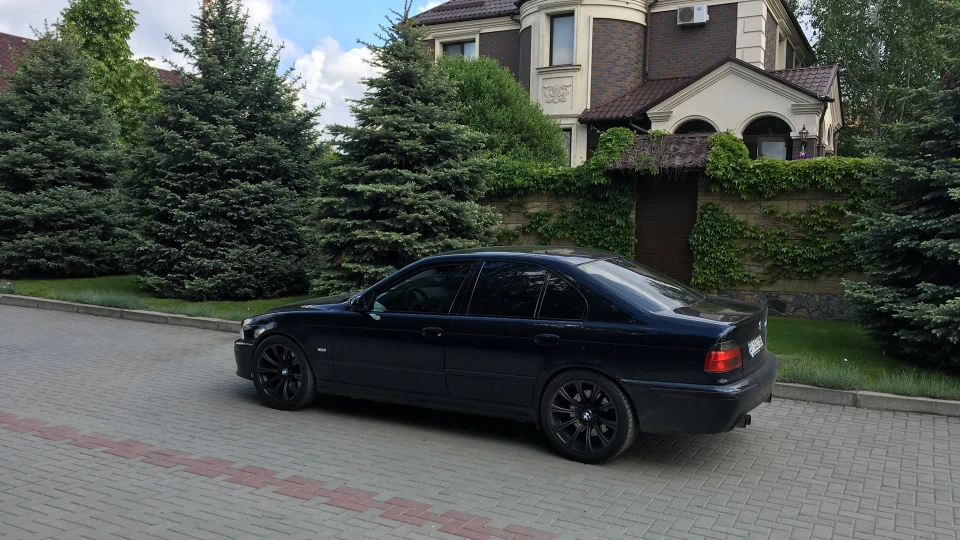 BMW M5 /// Carbon Black*lighte* 4