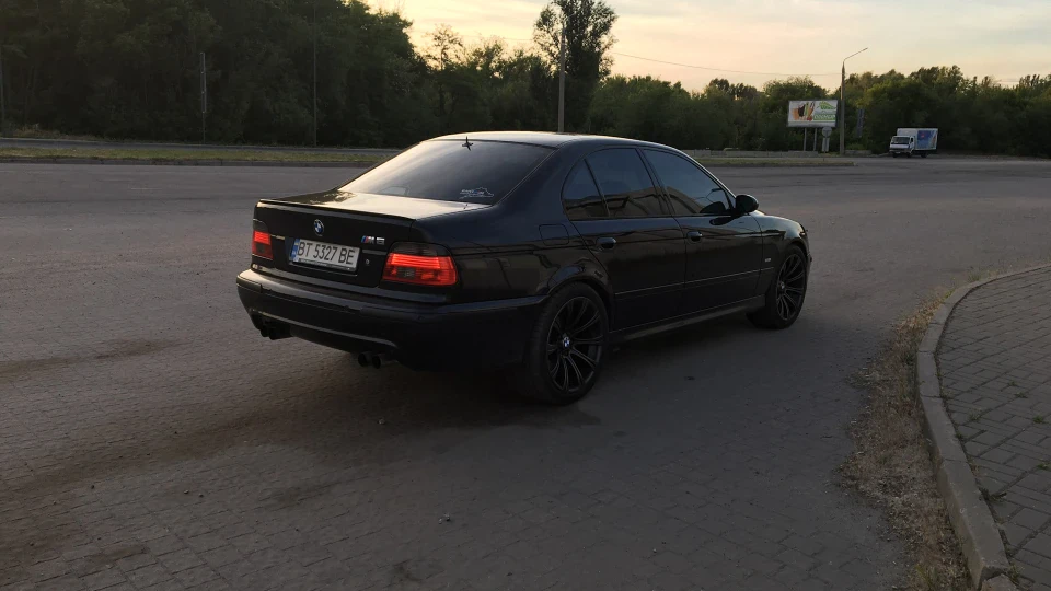 BMW M5 /// Carbon Black*lighte* 5
