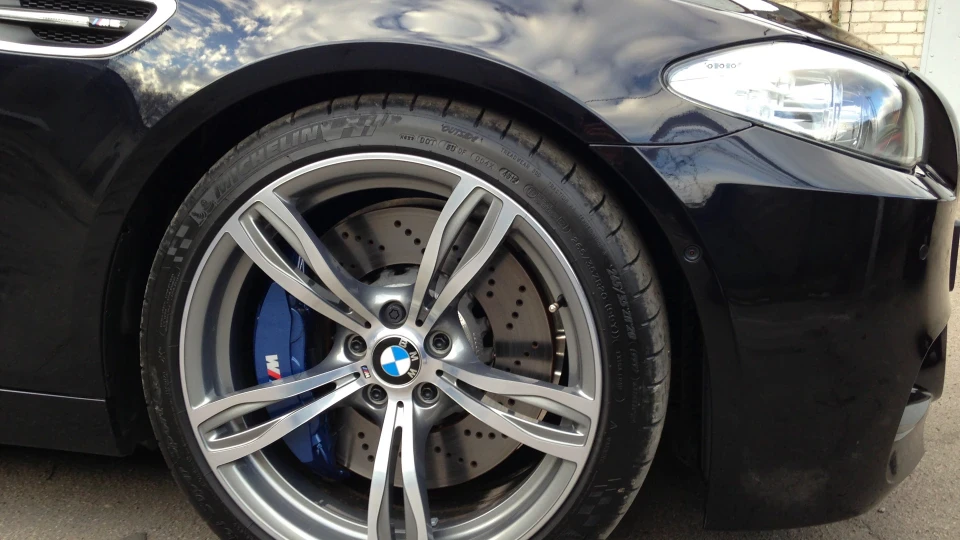 BMW M5 Individual Azurite 3