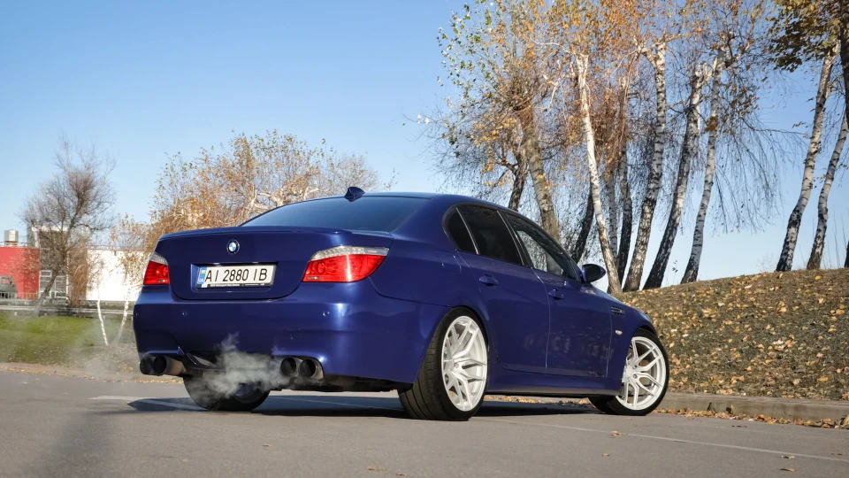 BMW M5 Interlagos blue 2
