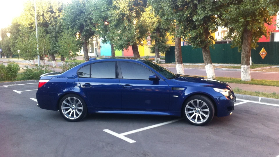 BMW M5 на палиці) 3