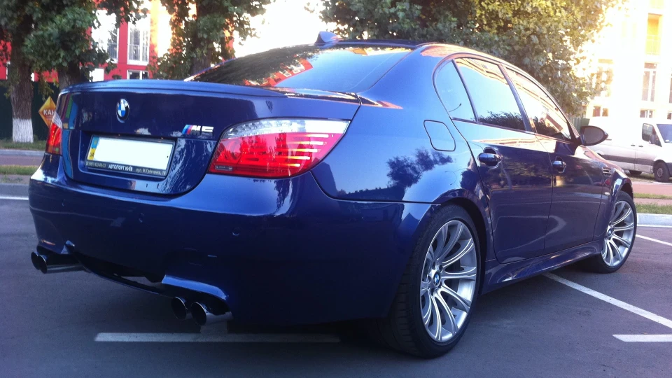 BMW M5 на палиці) 4